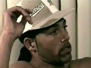 Ebony hetero amateur zuigt witte lul