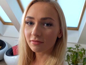 Schüchterne Jenny Wild wird von einem gut bestückten Typen verehrt