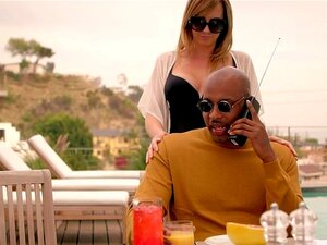 BLACKED Brett Rossi hat Angst vor ihrem Ex. Ihr großer schwarzer Boss