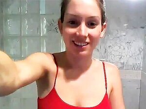 WEBCAM: Show di Doccia e Rasatura