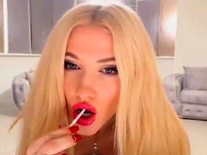 Huulipuna Tikkari Kiusoitella