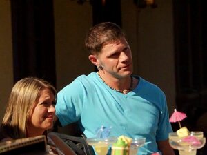 Sexy Amateurpaar probiert zum ersten Mal einen Swingerclub aus.