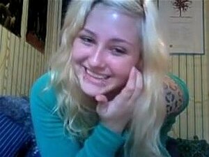 Hawt legal age cutie gibt hawt striptease vor der webcam. sieh dir