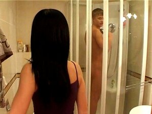 Sex nach einer lüsternen Dusche