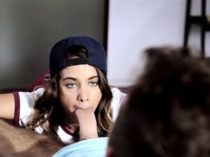 Der dreckige Stiefbruder wollte eine zierliche Süße und sie