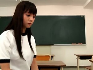 Tauchen Sie ein in die wilde Welt des japanischen College-Lebens, wenn