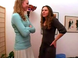 Wenn die Jungs weg sind, spielen diese Mädels. Anna und ihre engen