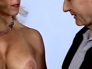 Geiles Paar aus dem tollen CLUB SCREW MY WIFE, während sie sich