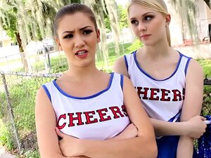 Echte Cheerleader-Süße reitet Schwanz und wird in hd facialisiert