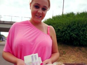 Bigtit Euro-Amateurin lutscht Schwanz für Geld
