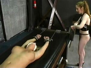 Facesitting und Smothering von Lesbo Lady