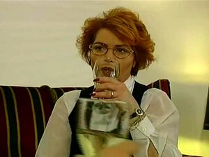 Reife rothaarige Frau und ein frischer Schwanz