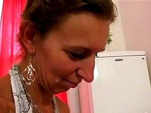Milf sexy de STP1 chega para dar um jeito nas costas e foder!