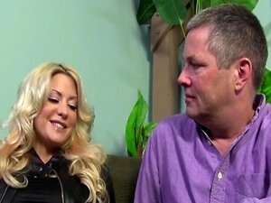 Big Tit MILF lässt ihren Cuckold-Ehemann zusehen, wie sie einen