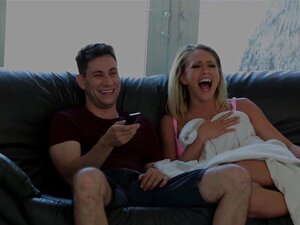 Kagney Linn Karter reitet Brads großen harten Schwanz