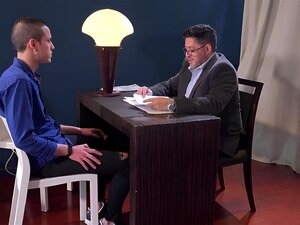 Fetter schwuler chef doggystyled von twink im Arschloch im