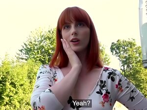 Gember slet geneukt in harige kut in POV in outdoor sessie