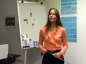 kleine Süße fingern ihre ausgezogenen Muschis vor der Kamera