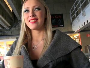 Dolly Teena holt eine russische Süße ab und ist im Urlaub, braucht