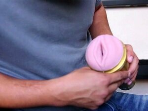 FamilyStrokes - Geile Stiefschwester fickt Stiefbruder mit einer