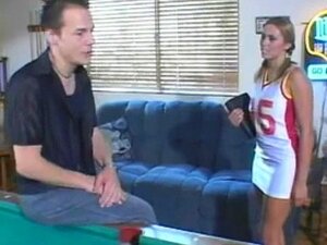 Vacker blondin med stora tuttar blir hårt knullad b