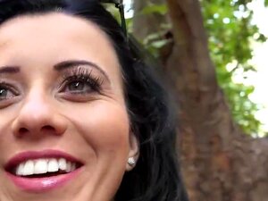 Euro-Brünette Vicky liebt eine intensive Ficksession, Euro-Babe Vicky