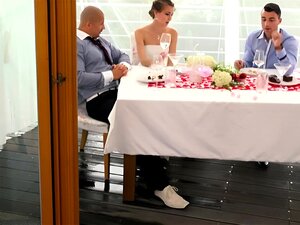 Vergeet jezelf in de verleidelijke aantrekkingskracht van een jeugdige