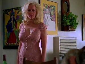 Celebrity GILF's emotionele topless softcore seksscène