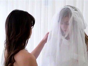 MormonGirlz - Lesbisches Dreier in der Kirche