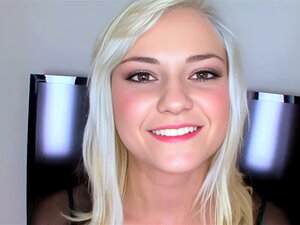 Kloey går bollar djupt på stor kuk.