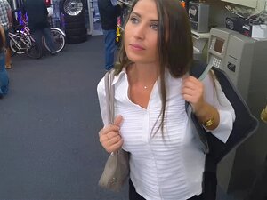 Sie hatte eine schöne enge rasierte Muschi, und es war ein totales