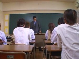 Kåt japansk brud Reina Matsushima i bästa doggystyle, fingrar