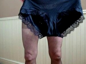klaarkomen in een kruisje. cumming in een gusset