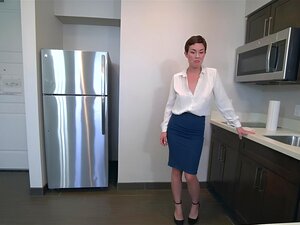 Kun stepson Tony avautuu hänen epävarmuudet hän tunnustaa hänen