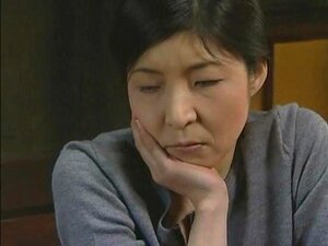 Japanische Frau masturbiert und wird gefickt