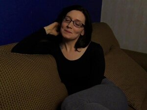 Bettie Servitude - College-Pause mit Stiefmamma POV virtuellem Sex