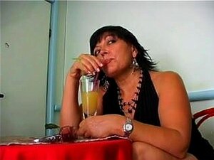 Mulher grande tomando banho, foda