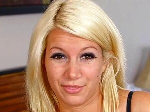MILF extrêmement cochonne et énorme bite dans sa gorge