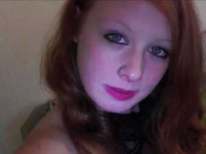 Deutsche rothaarige Amateurin mit geilen roten Haaren reibt ihre Fotze