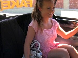 Büstenhafte tschechische Babe fickt in Londons Fake-Taxi