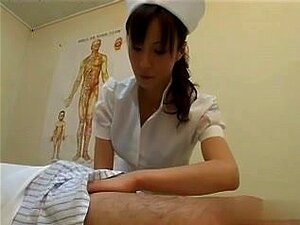 Врућа азијска МИЛФ лиже и дрка