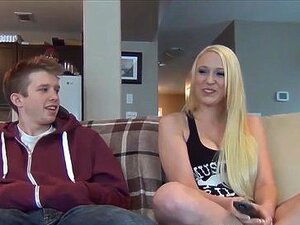 Stiefschwester wichst ihren Stiefbruder