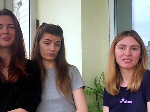 Ersties - Heißes Mädchen-Dreier führt zu heißem lesbischen Sex