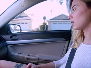 Haley Reed bläst ihrem Stiefbruder im Auto einen. Ihr Stiefbruder