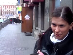 Секси плавуша покушава анални секс на