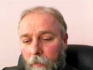 Sie fickt ihren Chef für eine Gehaltserhöhung