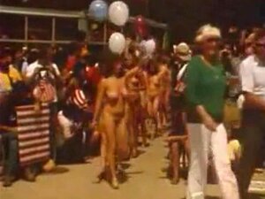 Nude Beauty Pageant (Deutsche Übersetzung)