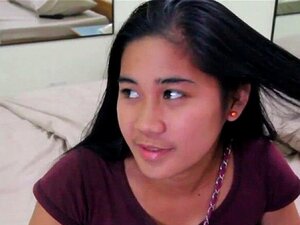 Die süße Freundin Maya genießt den Sex mit einem zufälligen Typen.