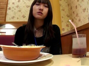 Mittagessen endet mit einer Creampie, Aine Kurosawa
