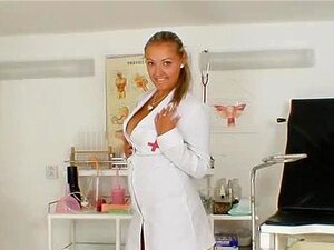 Große natürliche Titten Plumper Krystal Swift heiße Strümpfe Beine